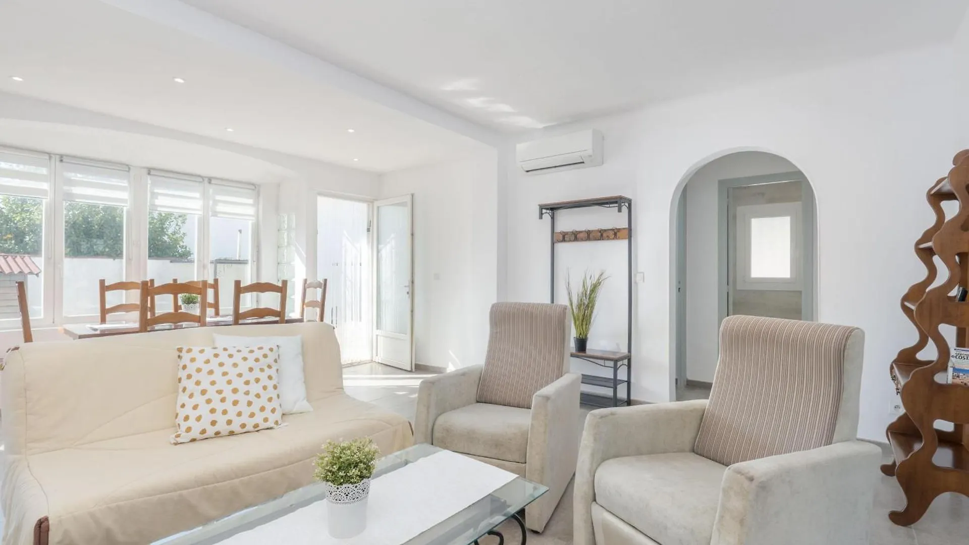Casa Luminosa Con Amplia Terraza En Roses, Cerca De La Playa Y Bien Equipada - Hisp-288-42 Villa Holiday home