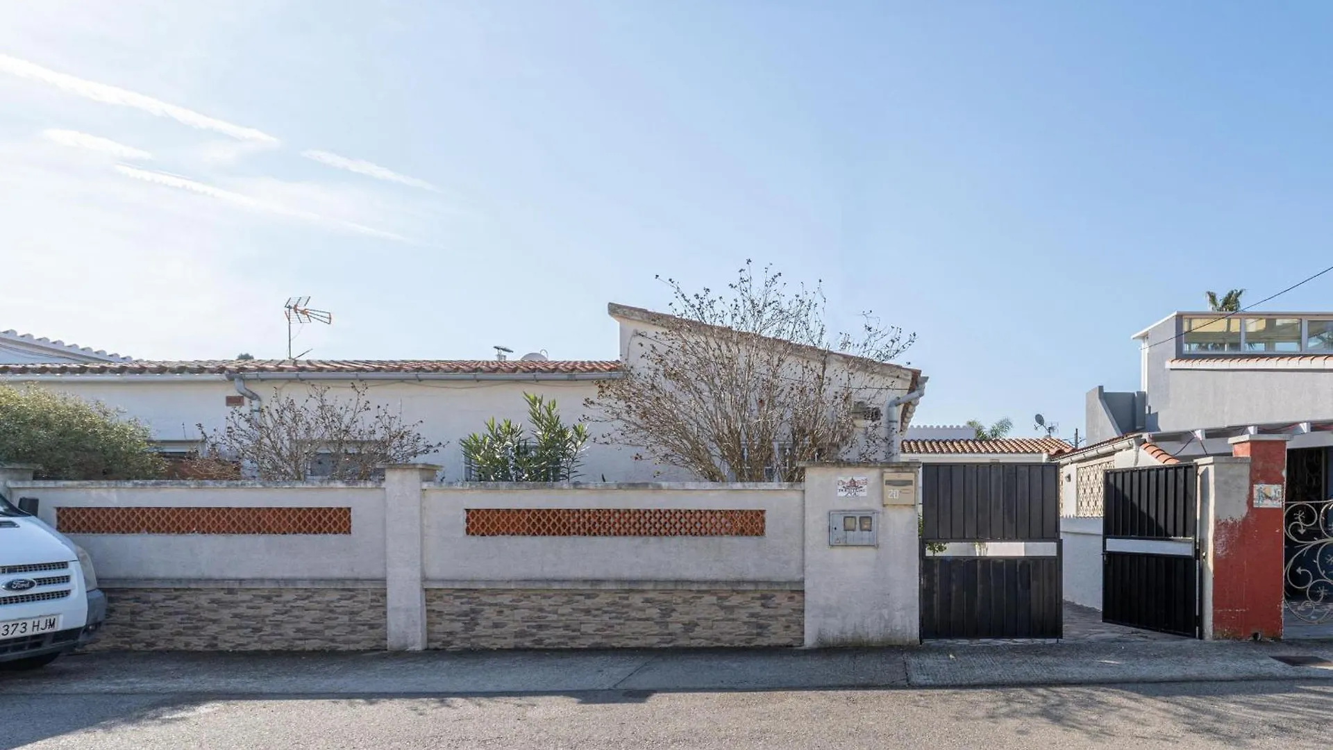 Casa Luminosa Con Amplia Terraza En Roses, Cerca De La Playa Y Bien Equipada - Hisp-288-42 Villa 0*, Roses Spain