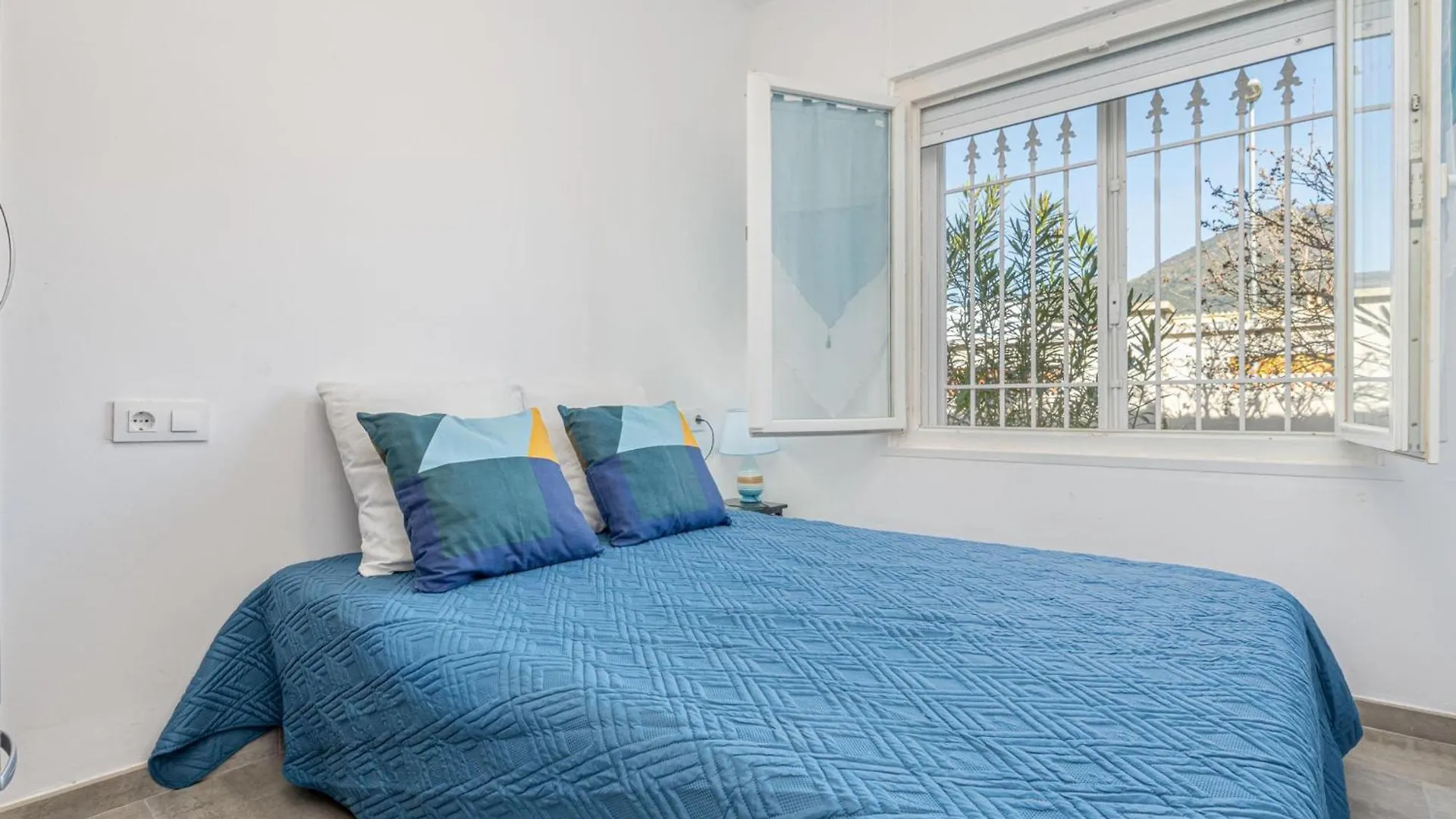Casa Luminosa Con Amplia Terraza En Roses, Cerca De La Playa Y Bien Equipada - Hisp-288-42 Villa Roses