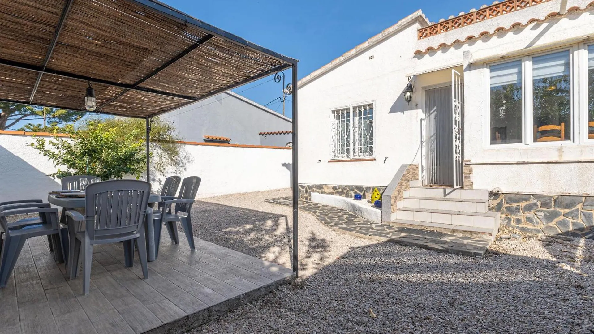 Casa Luminosa Con Amplia Terraza En Roses, Cerca De La Playa Y Bien Equipada - Hisp-288-42 Villa