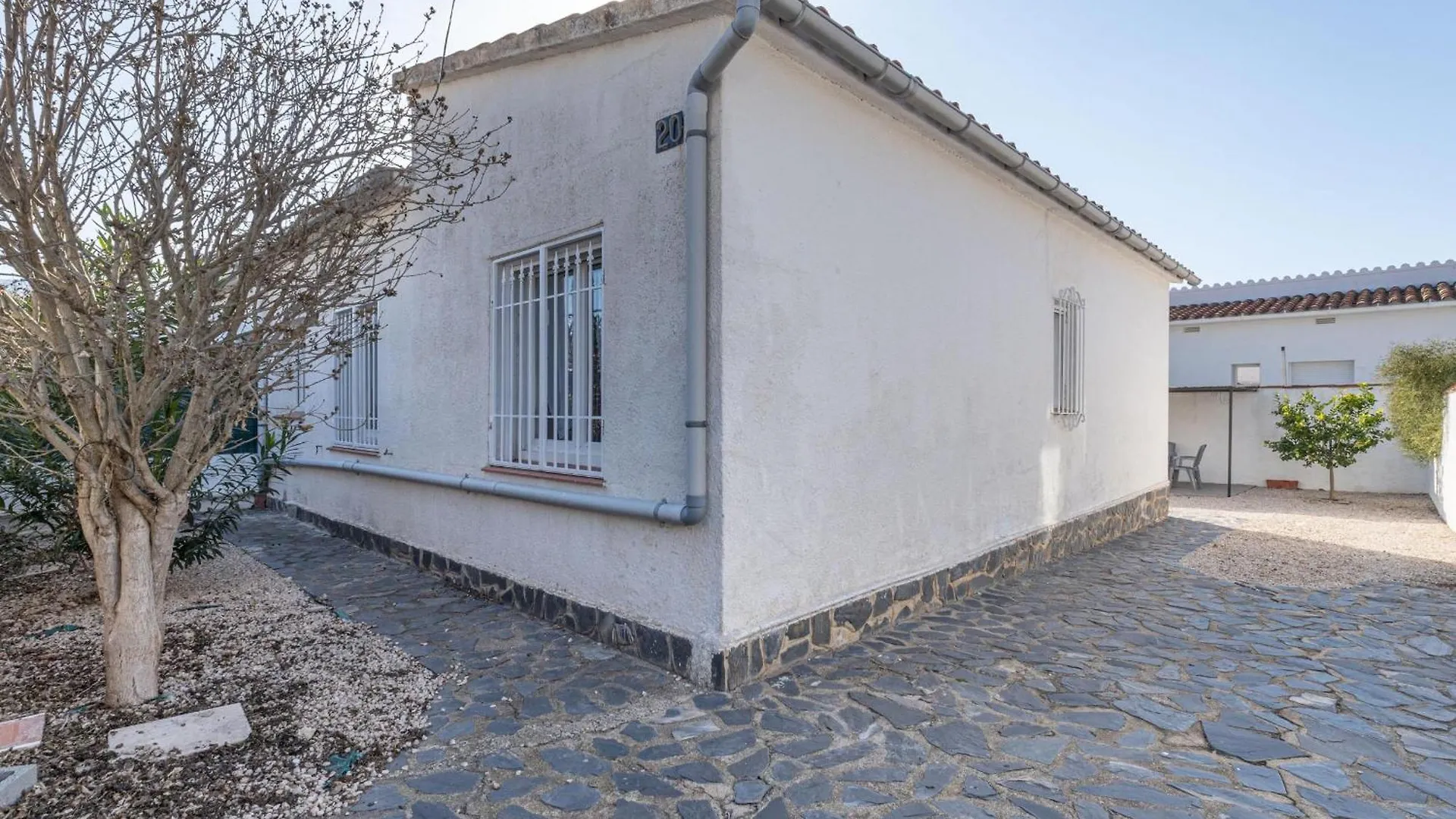 Casa Luminosa Con Amplia Terraza En Roses, Cerca De La Playa Y Bien Equipada - Hisp-288-42 Villa 0*, Roses Spain